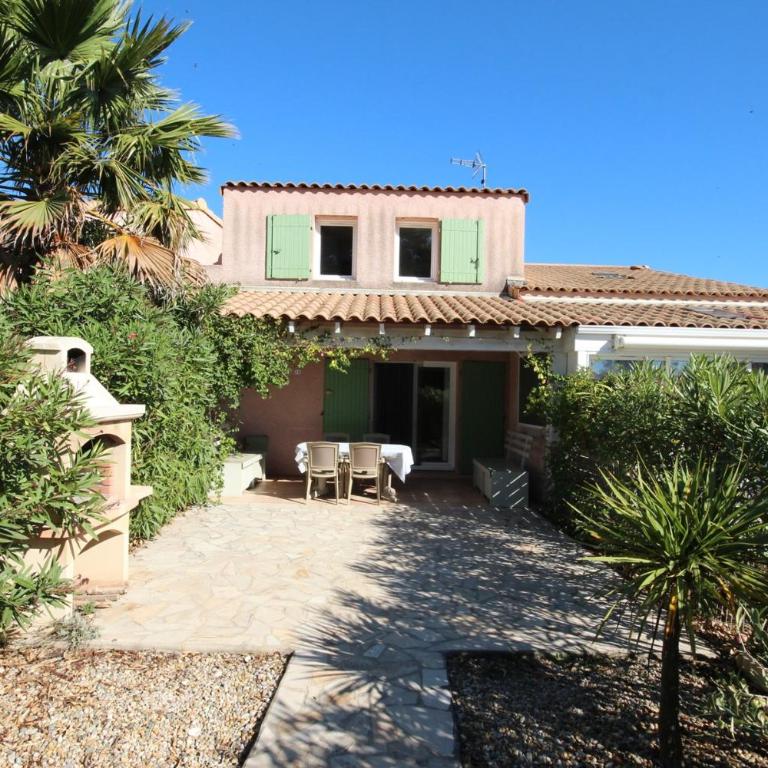 Belle villa 2 chambres, 5 couchages, jolie terrasse avec vue sur reserve, dans residence securisee avec piscine commune 800 m de la mer LRCS76 - Two-Bedroom House - 1