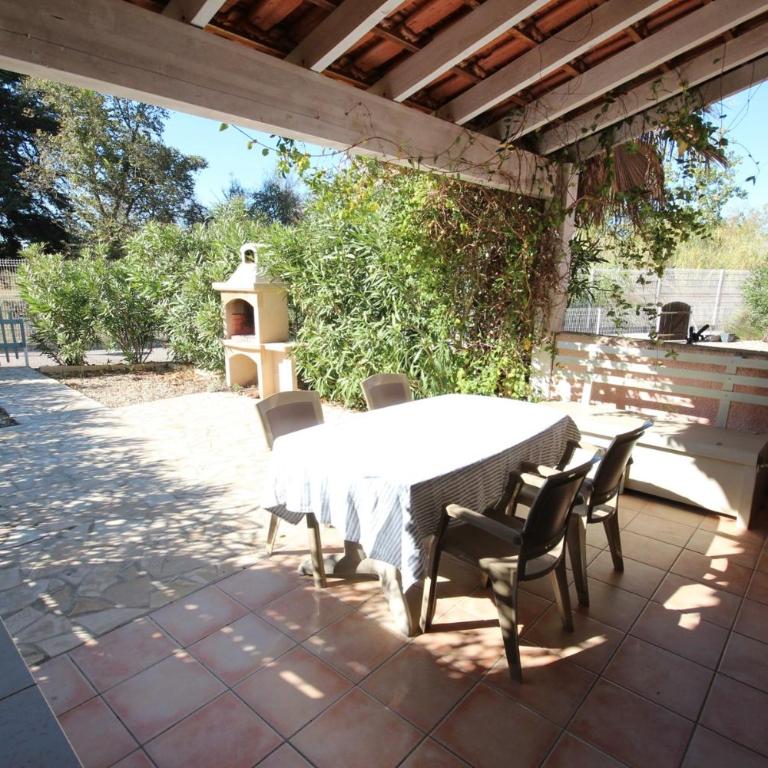 Belle villa 2 chambres, 5 couchages, jolie terrasse avec vue sur reserve, dans residence securisee avec piscine commune 800 m de la mer LRCS76 - Two-Bedroom House - 2