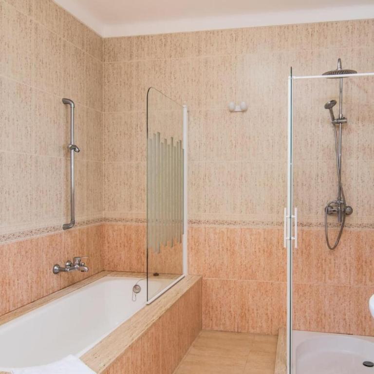 Can Picafort - Six-Bedroom Holiday Home - 29