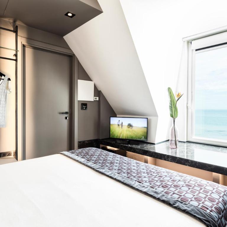 Hotel Michelangelo - Smart Room Sea Front - Window, No Balcony - 4