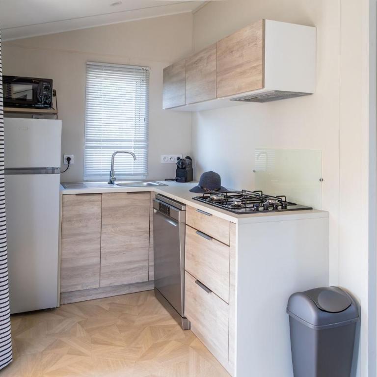 Camping les Tamaris *** - Mobile Home Premium - 4 Personnes - 1