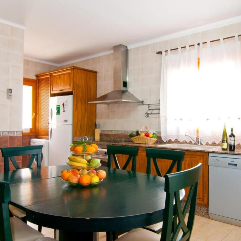 Can Picafort - Six-Bedroom Holiday Home - 6