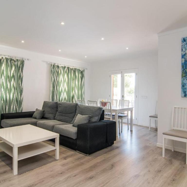 Anglesos - Four-Bedroom Vacation Home - 3