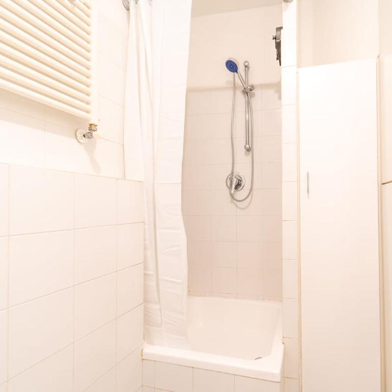 Apartament in the historic center of Como - One-Bedroom Apartment - 17