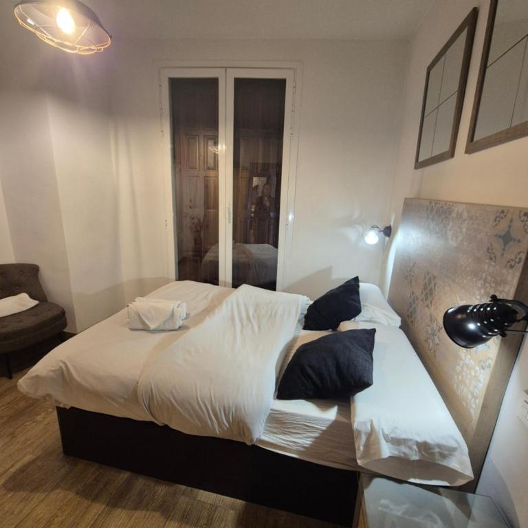 Exclusividad a Pie de la Torre de la Catedral - Two-Bedroom Apartment - 4