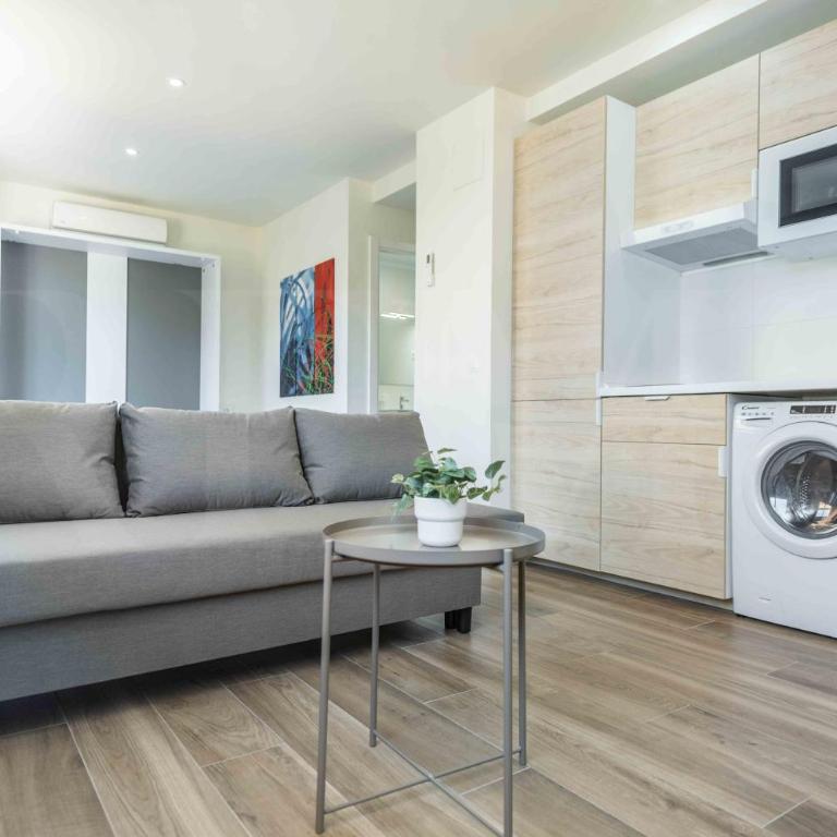 Minimalist Málaga City-Centre Apartment REMS - Studio Apartment - 10