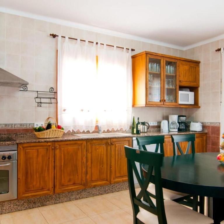 Can Picafort - Six-Bedroom Holiday Home - 5