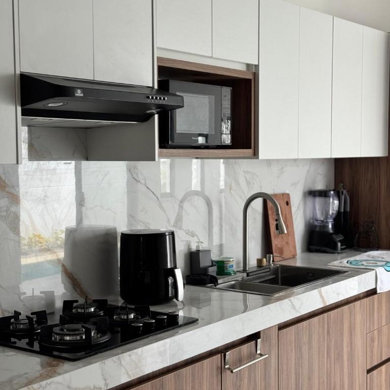 Lujosa Casa Privada con Piscina - Three-Bedroom House - 10