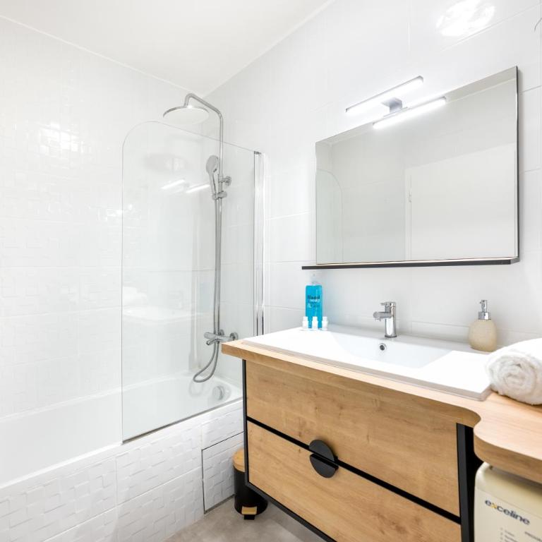 BnGo l Le Spacieux Cocon PartDieu l parking, balcon, 4p - One-Bedroom Apartment - 5