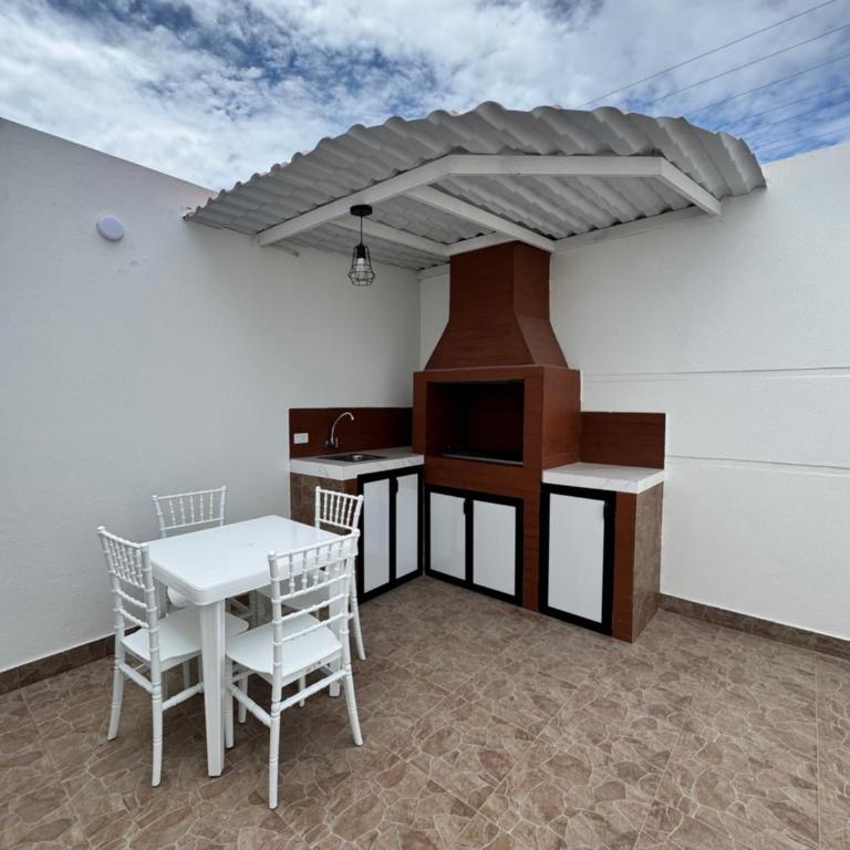Lujosa Casa Privada con Piscina - Three-Bedroom House - 17
