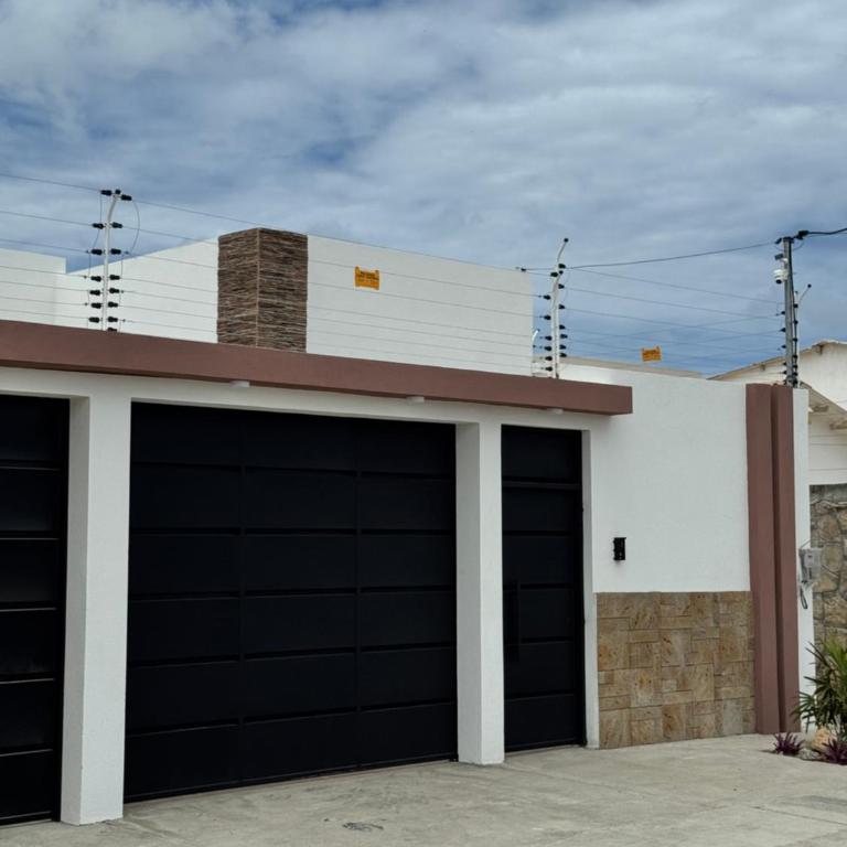 Lujosa Casa Privada con Piscina - Three-Bedroom House - 21