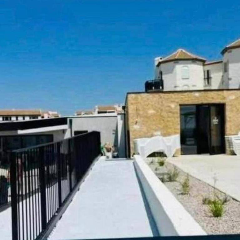 Appartement T2 avec grande terrasse, parking, animaux admis et piscine - FR-1-195-94 - Appartamento - 16