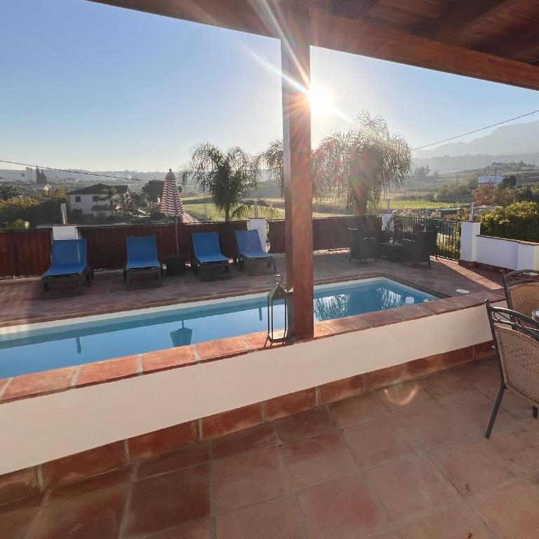 Villa Ana, privada para 6 personas con piscina y vistas a la sierra de Mijas - Three-Bedroom Villa - 32