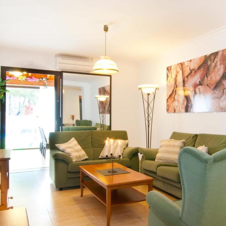 Can Picafort - Six-Bedroom Holiday Home - 1