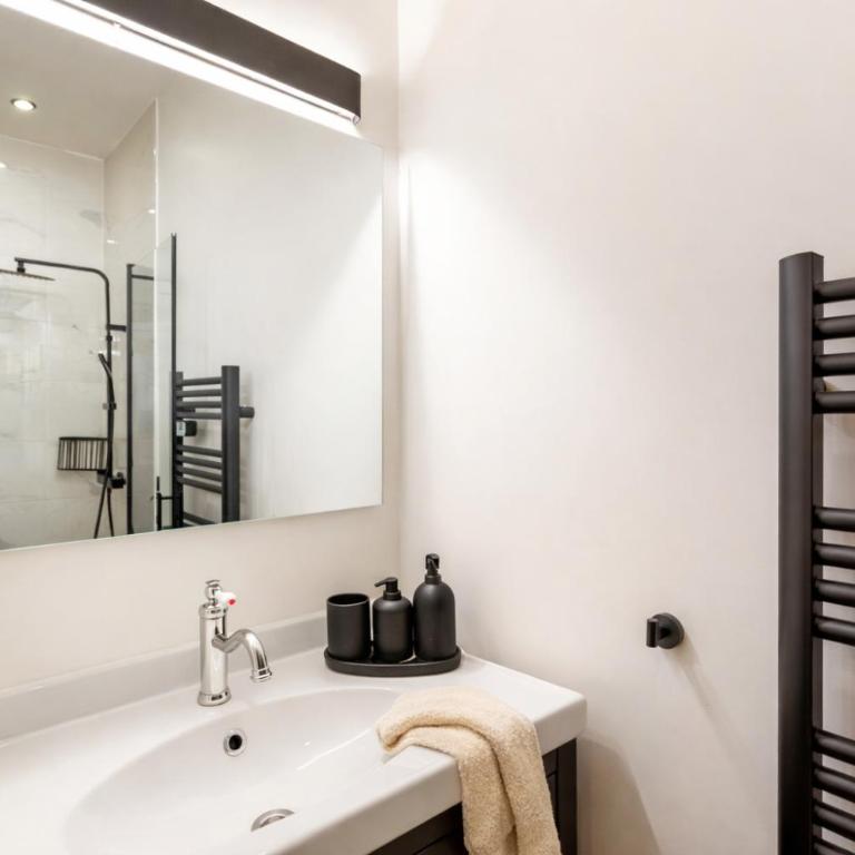 C Cozy Batignolles Apt, Metro Right at Your Doorstep - Appartement 1 Chambre - 14