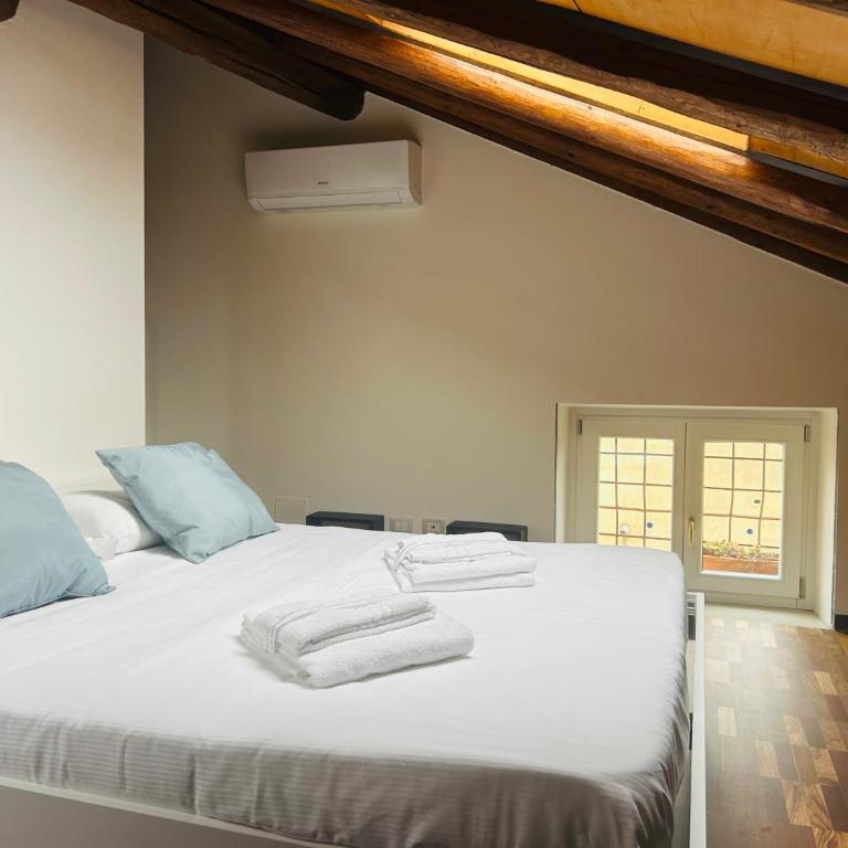 Sirio Center Home - Two-Bedroom Superior Apartment - 17
