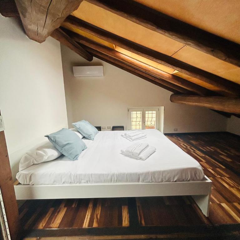 Sirio Center Home - Two-Bedroom Superior Apartment - 29