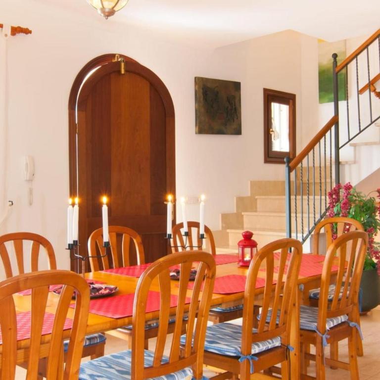 Can Picafort - Six-Bedroom Holiday Home - 13