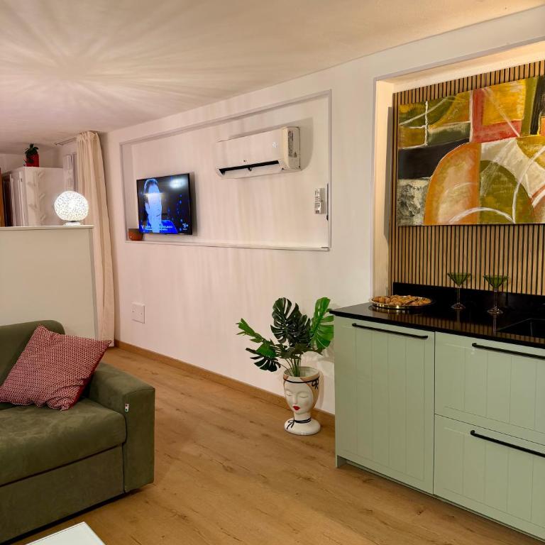 Empathy Suite - One-Bedroom House - 4