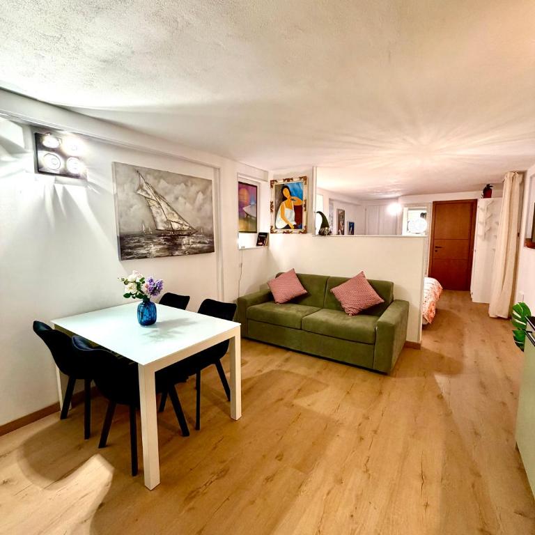 Empathy Suite - One-Bedroom House - 5