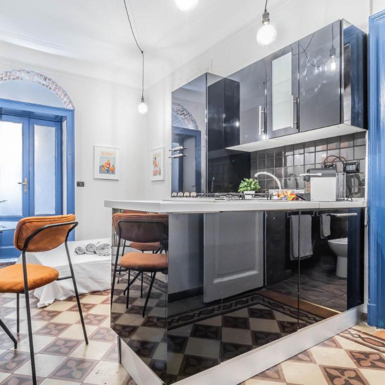 Elegant City Center Flat 5 Guests - M1 Metro - Fast Wi-Fi - AC & Balcony - Appartamento con 1 Camera da Letto - 9