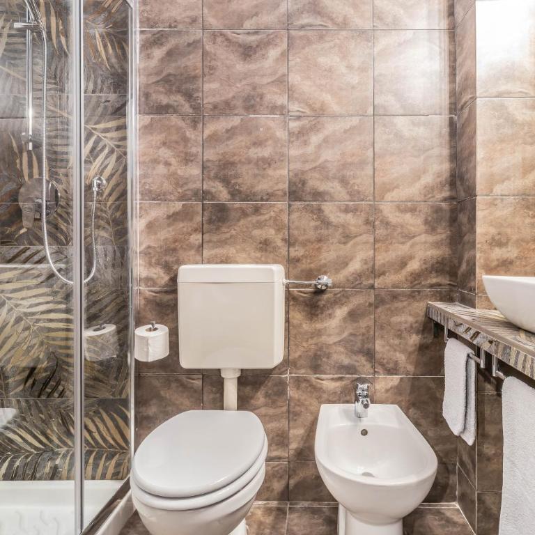 Elegant City Center Flat 5 Guests - M1 Metro - Fast Wi-Fi - AC & Balcony - Appartamento con 1 Camera da Letto - 11