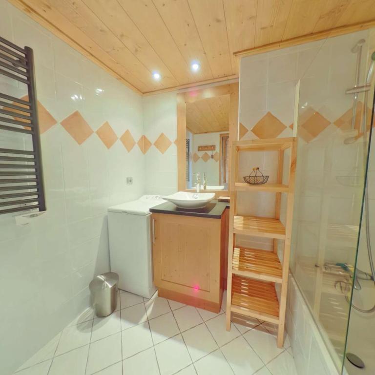 Duplex 4 pièces avec piscine intérieure, parking, 8 pers, proche Les Saisies - FR-1-594-303 - Appartement - 13