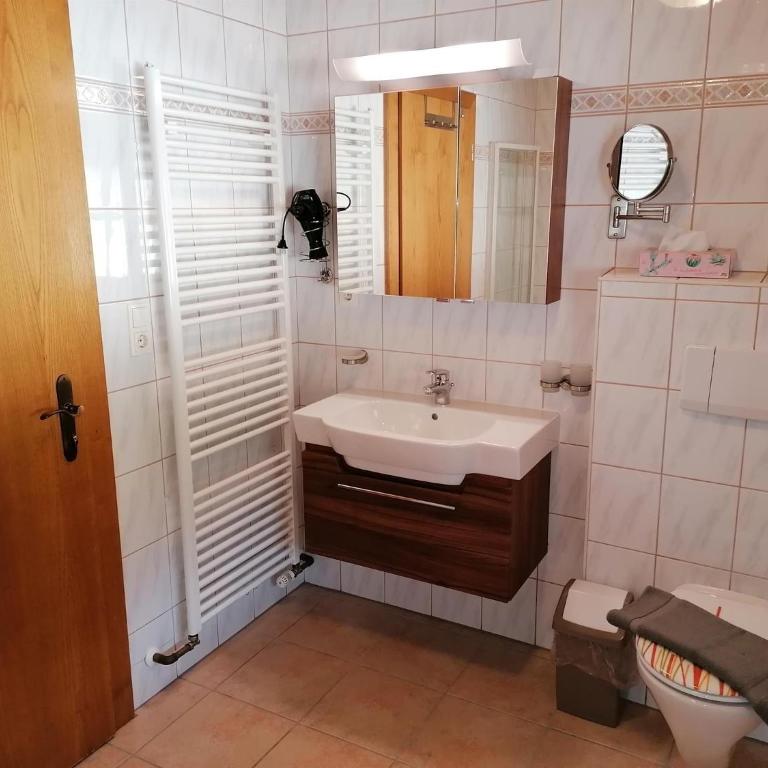 Ferienwohnung Wanger - One-Bedroom Apartment with Shower - 11