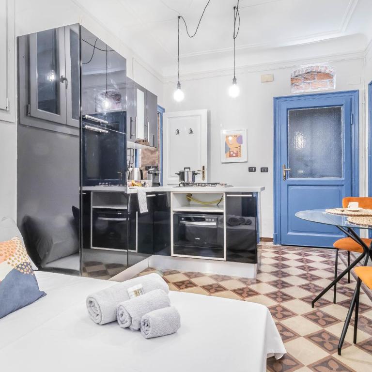 Elegant City Center Flat 5 Guests - M1 Metro - Fast Wi-Fi - AC & Balcony - Appartamento con 1 Camera da Letto - 8