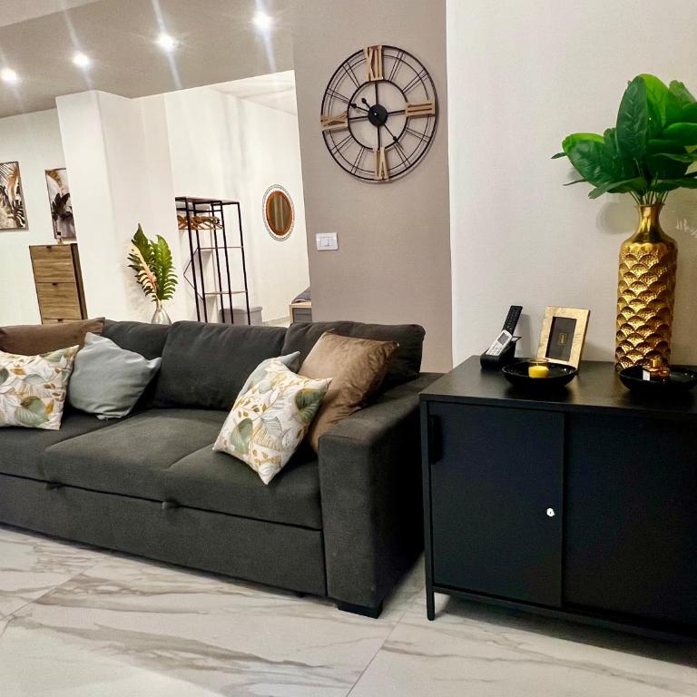 Exclusive and reserved suite, secure parking - One-Bedroom Apartment - 2