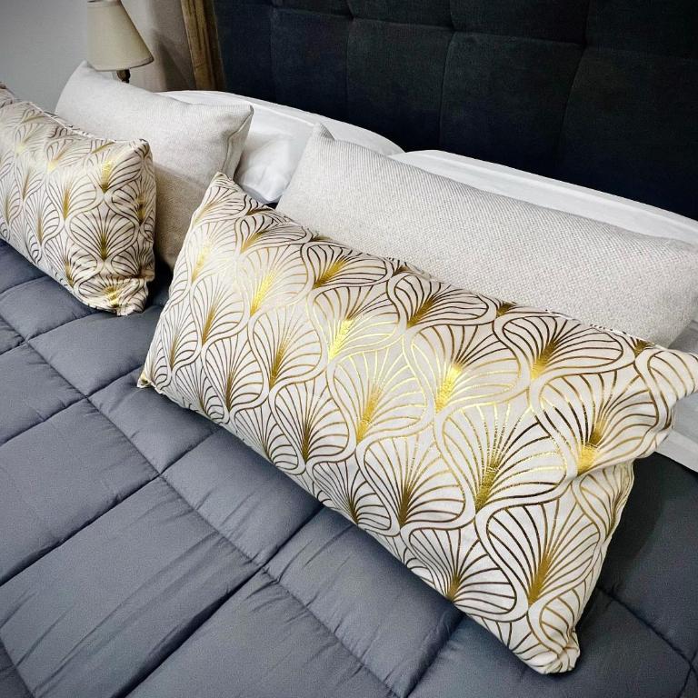 Exclusive and reserved suite, secure parking - One-Bedroom Apartment - 11