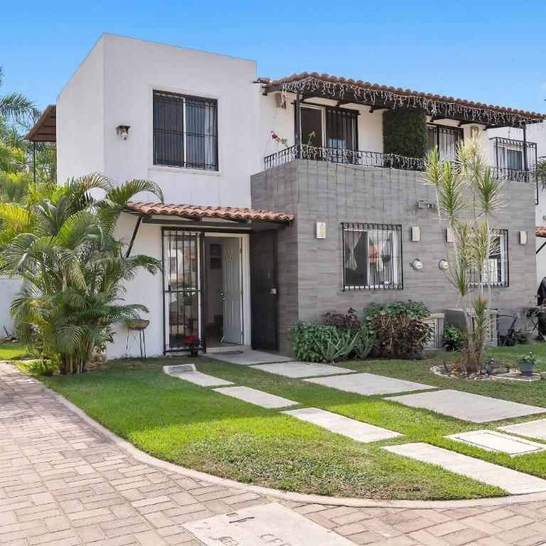 Casa moderna de 3 dormitorios y estacionamiento - Villa Deluxe - 1