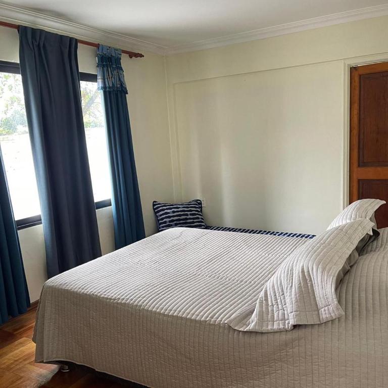 El Centrito - Three-Bedroom Apartment - 1