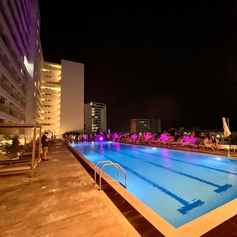 Lovely Suite steps away from the airport and sea - One-Bedroom Apartment with Pool View - 29