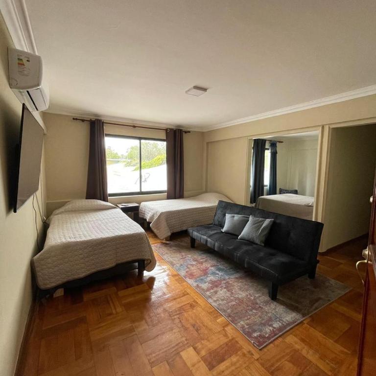 El Centrito - Three-Bedroom Apartment - 10