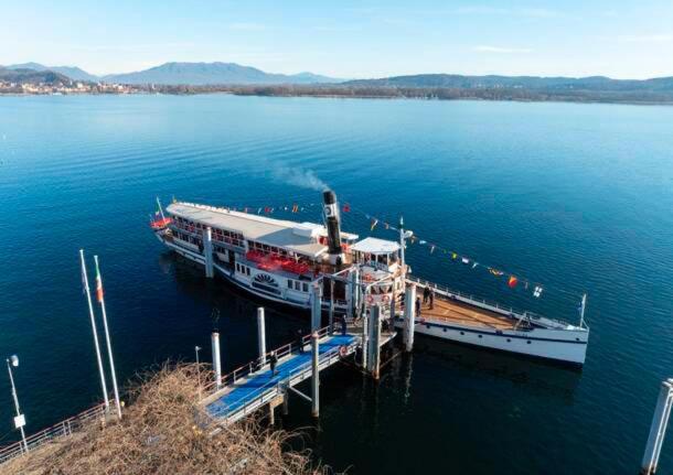 Apartment in Arona, Olivia's Home 100mt dal Lago - Appartamento con 2 Camere da Letto e Balcone - 39