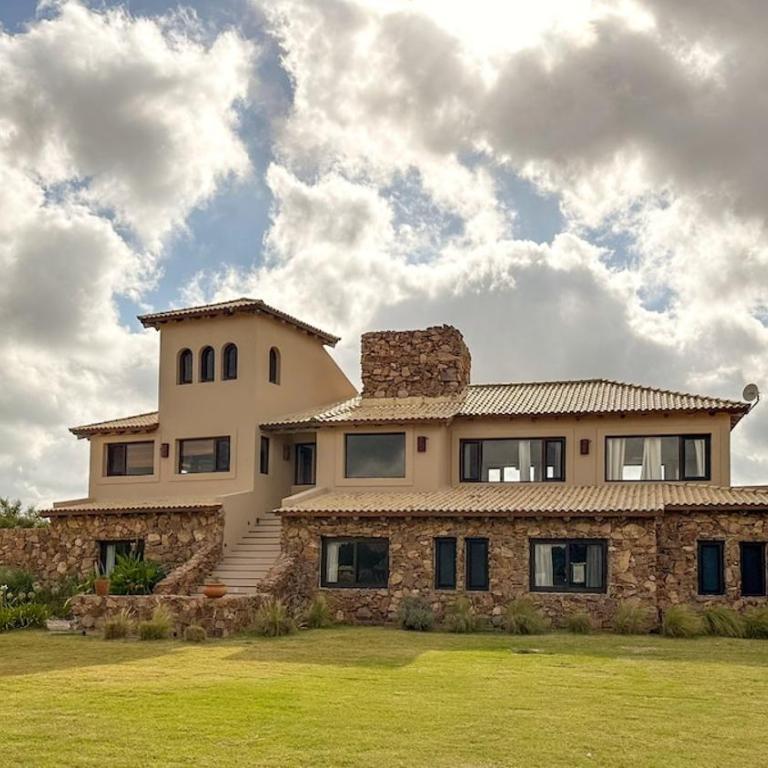 Hermosa Casa en El Quijote Chacras - Villa - 1
