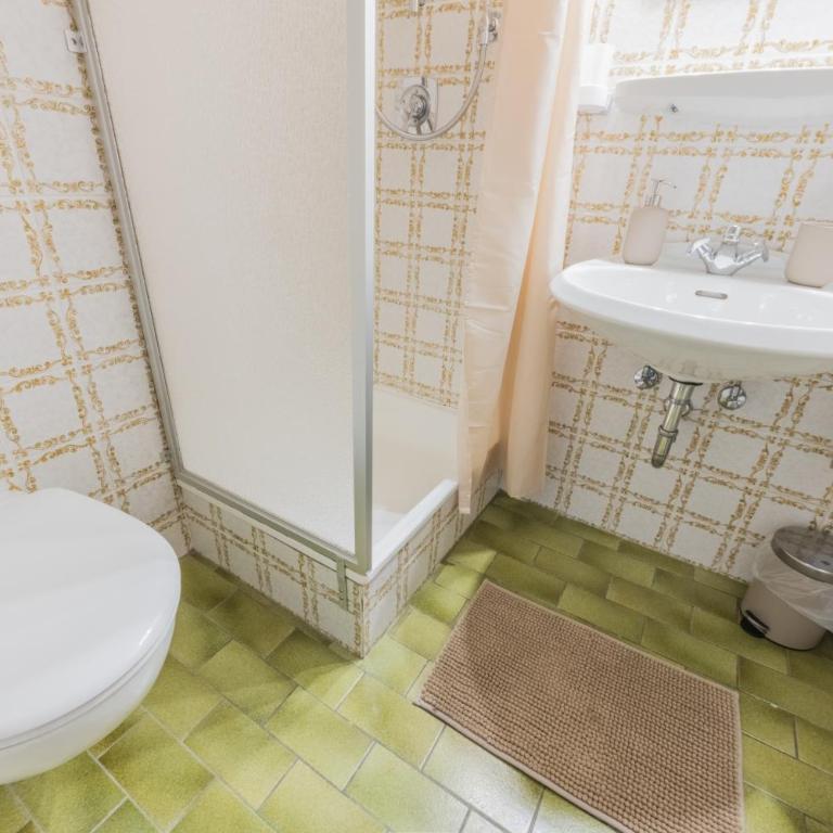 T13 Ferienwohnungen Schenk - Apartment mit 1 Schlafzimmer und Gartenblick - 6