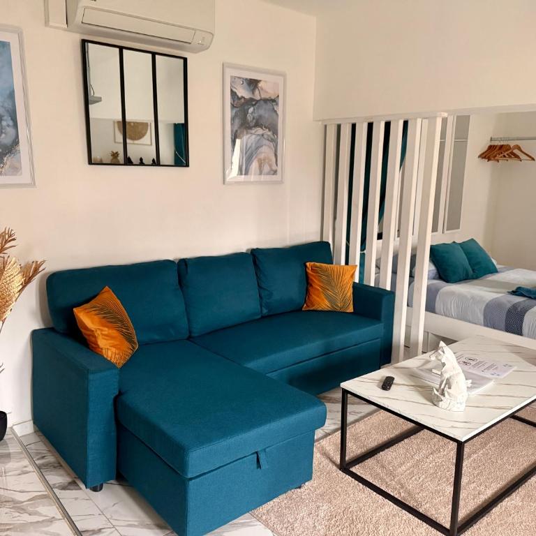 LOVE ROOM by GC - Jacuzzi - Wifi - Clim - Rétroprojecteur - Appartement 1 Chambre - 2