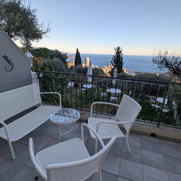 Le Mas d'Angeline-Vue mer panoramique, jardin partagé, parking, voiture indispensable, route étroite et pentue, à 10 min de Monaco - Studio avec Terrasse - 3