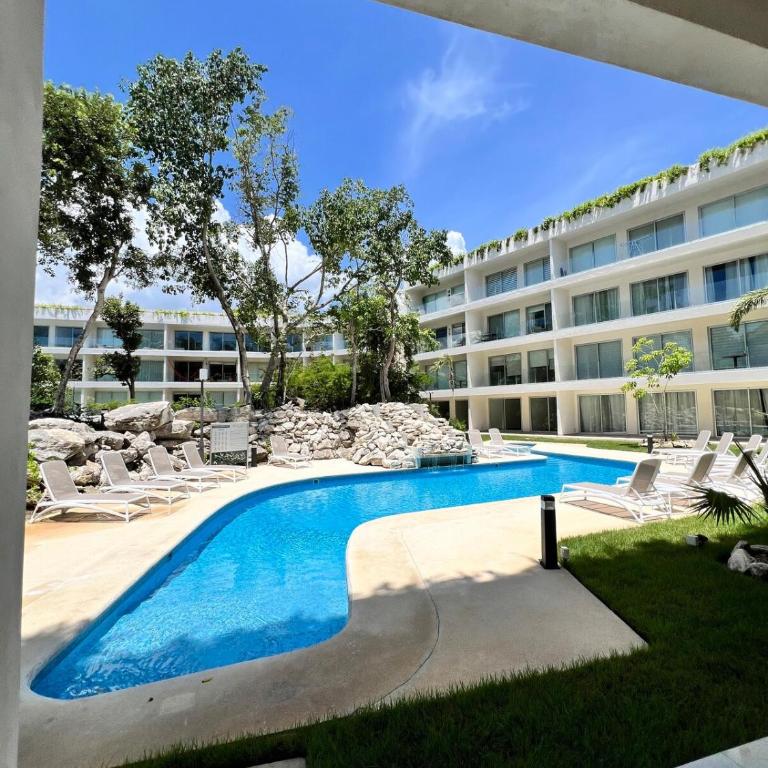 Luxurious Condo with Poolside Patio - Two-Bedroom Apartment with Pool View - 16