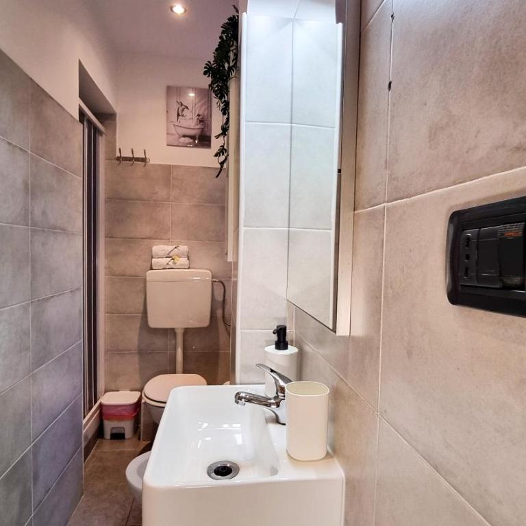 PORTSIDE INN - Family-friendly, near AQUARIUM, TERMINAL, STATION, CITY CENTER - One-Bedroom Apartment - 6
