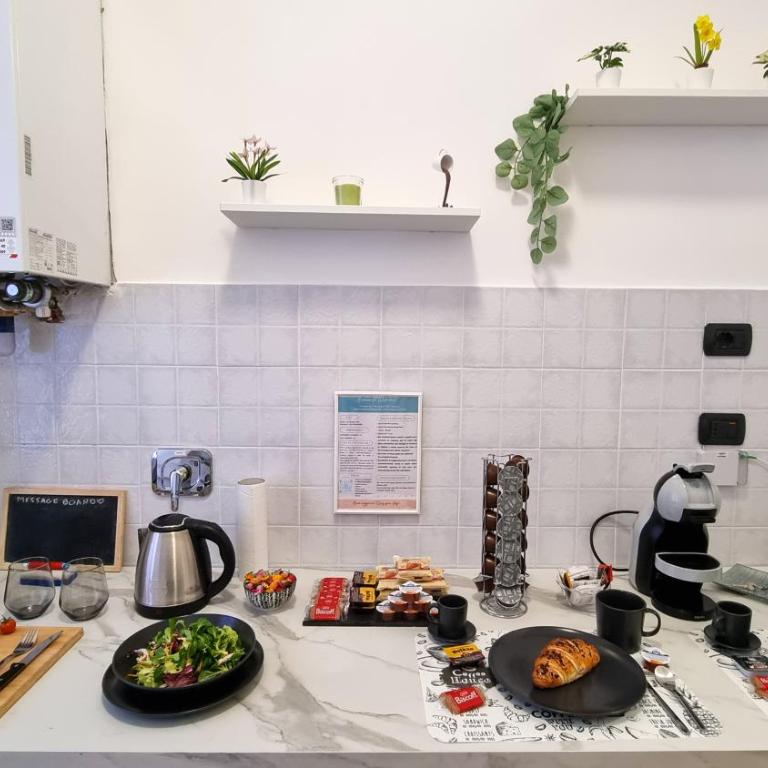 PORTSIDE INN - Family-friendly, near AQUARIUM, TERMINAL, STATION, CITY CENTER - One-Bedroom Apartment - 9