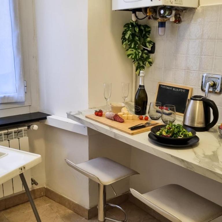 PORTSIDE INN - Family-friendly, near AQUARIUM, TERMINAL, STATION, CITY CENTER - One-Bedroom Apartment - 13