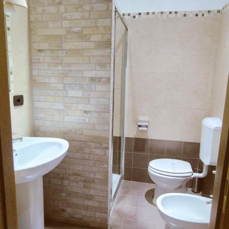 B&B Cascina Barolo - Chambre Double avec Salle de Bains Privative - 4