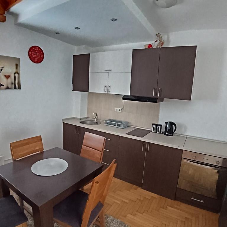 Wolf Apartments Kopaonik - Two-Bedroom Deluxe Apartment - 9