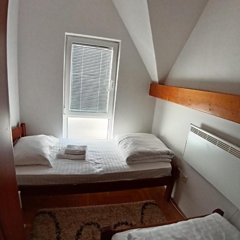 Wolf Apartments Kopaonik - Two-Bedroom Deluxe Apartment - 3