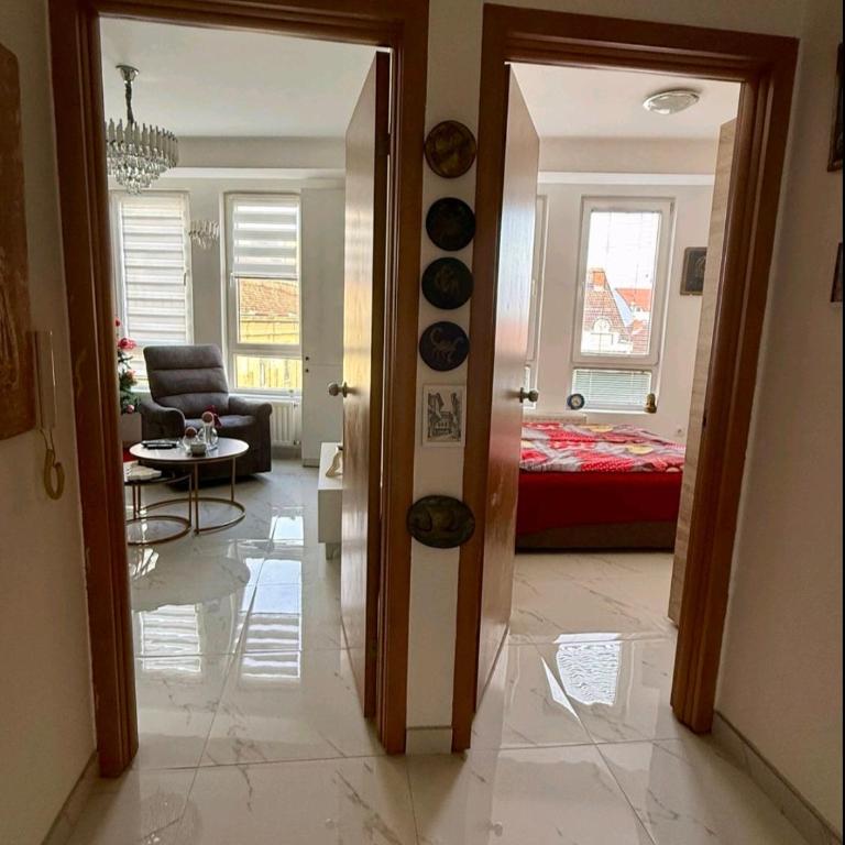 GLAVNA LuX - Deluxe One-Bedroom Apartment with City View - 10