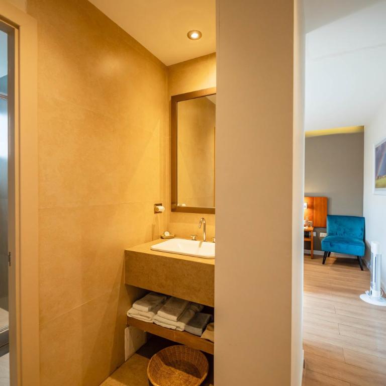 Saska Boutique Hotel - Habitación Superior con cama grande y vistas - 14