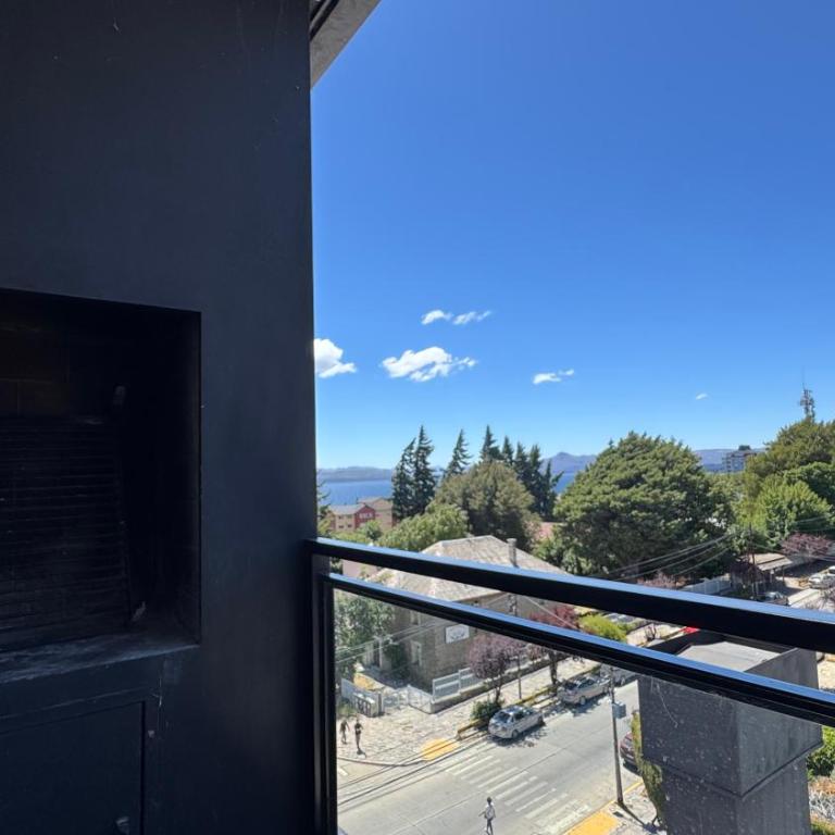 AT Bariloche, Departamento céntrico con balcón, parrilla y cochera - Apartamento de 1 dormitorio - 17